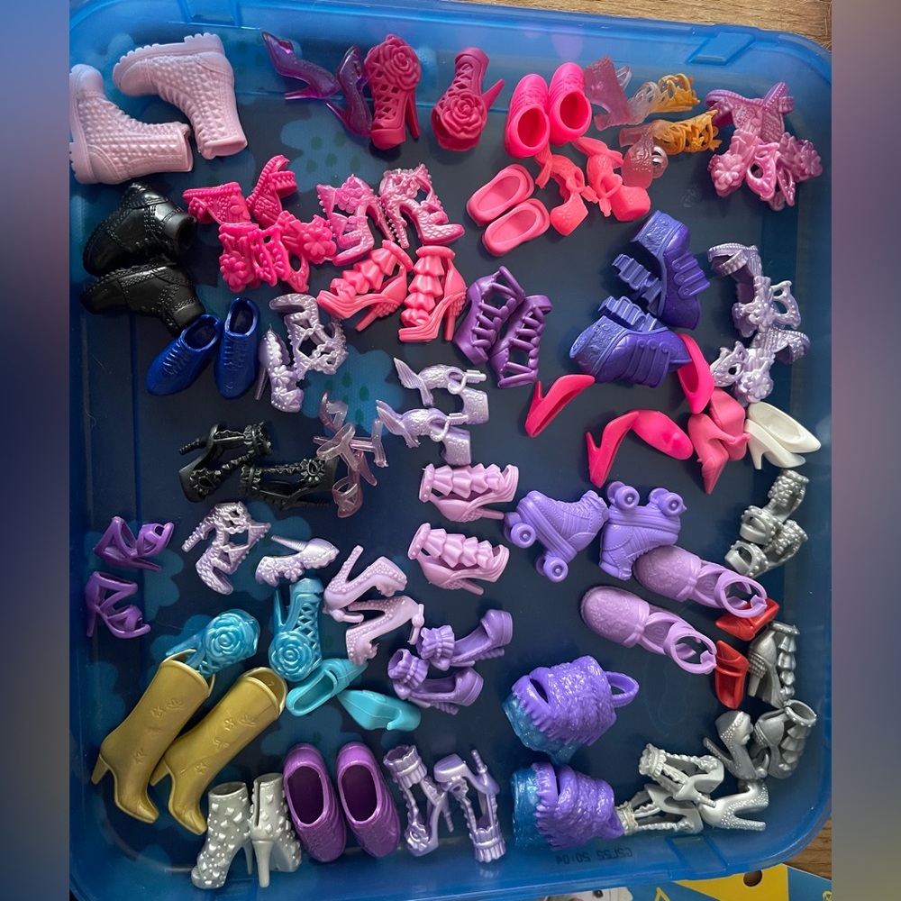 Monster High & Barbie Shoe Lot over 75 pairs - Picture 2 of 5